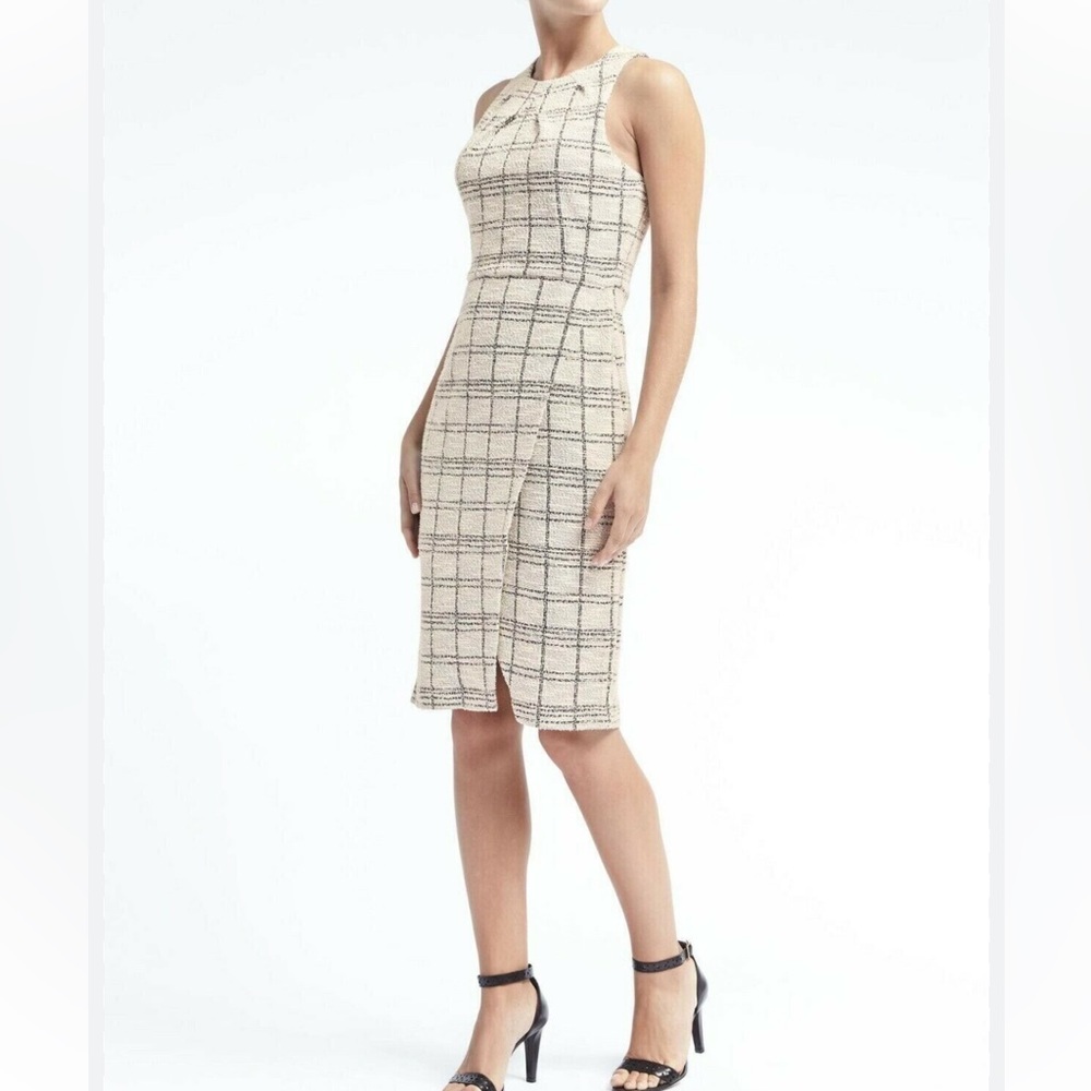 Banana Republic Crew neck with pleat detail. Women’s dress 8